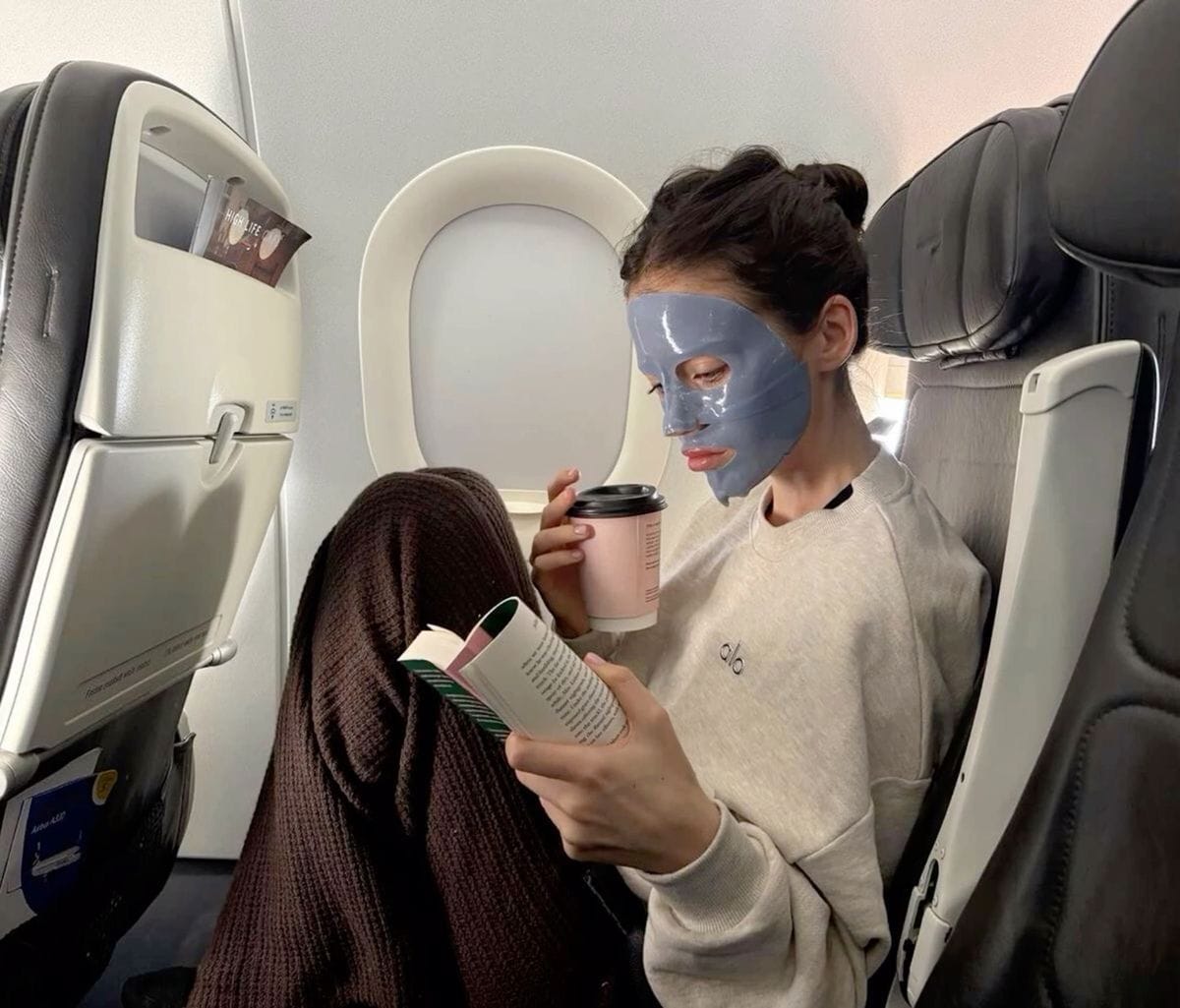 Co si zabalit do příručního zavazadla? Skincare, která projde kontrolou a funguje